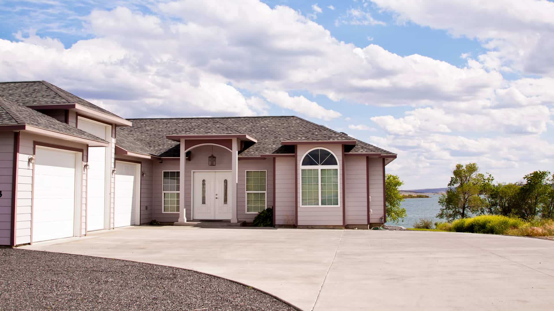 Detailed Pros And Cons of Asphalt And Concrete Driveways